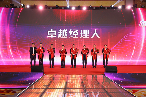 1739930244718391.jpg 08¼¯ÍŸ߼¶¸±×ܲúé¹úËÉÏÈÉúΪ׿Խ˾ÀíÈË-½ðÓ¥½±»ñµÃÕß°ä½±.jpg